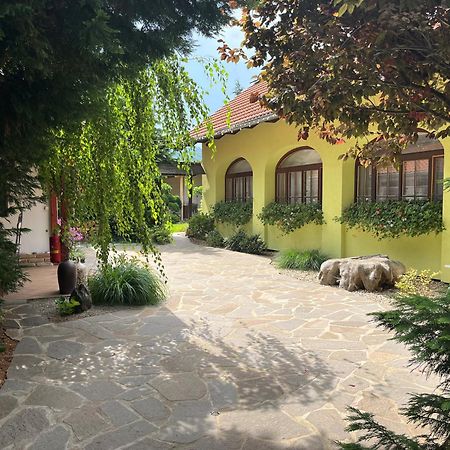 Penzion Primase Dolni Vestonice Εξωτερικό φωτογραφία